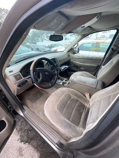 2004 Ford Explorer Location - Ford - Row 25 - Stock # H52304