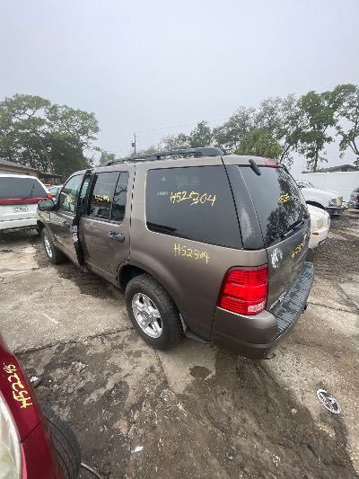2004 Ford Explorer Location - Ford - Row 25 - Stock # H52304
