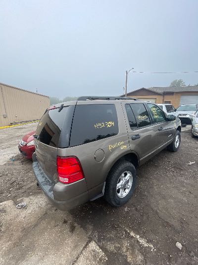 2004 Ford Explorer Location - Ford - Row 25 - Stock # H52304