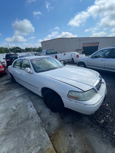 2003 Lincoln Town Car Location - Ford - Row 26 - Stock # H52298