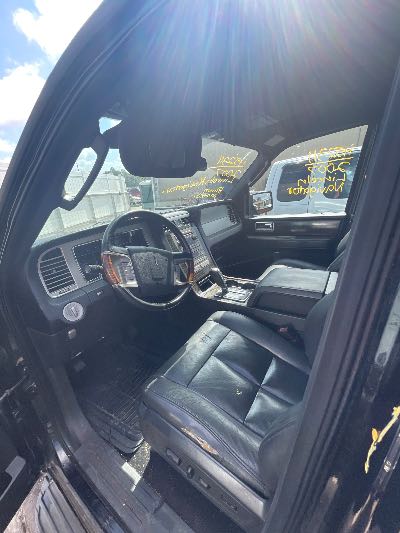 2007 Lincoln Navigator Location - Large Trucks & Vans - Row 28 - Stock # H52311