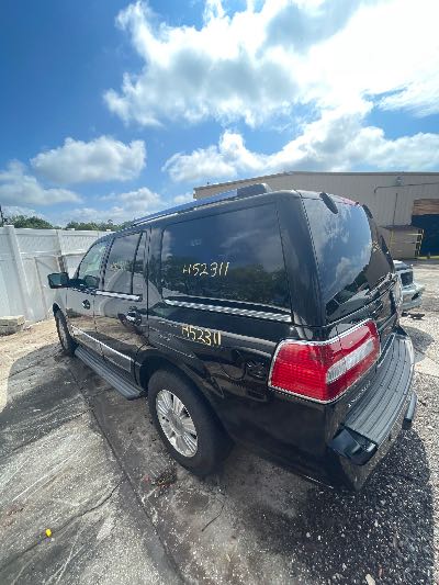 2007 Lincoln Navigator Location - Large Trucks & Vans - Row 28 - Stock # H52311