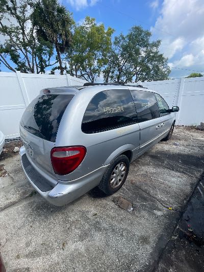 2002 Chrysler Town & Country Location - Chrysler - Row 39 - Stock # H52294