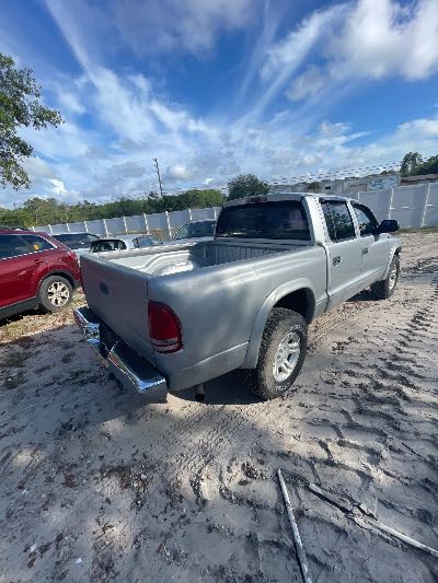 2004 Dodge Dakota Location - Large Trucks & Vans - Row 29 - Stock # H52310