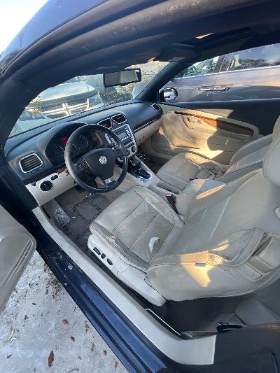 2008 Volkswagen Eos Location - Imports - Row 30 - Stock # H52340