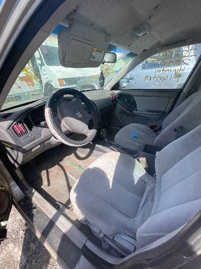 2006 Hyundai Elantra Location - Imports - Row 6 - Stock # H52490