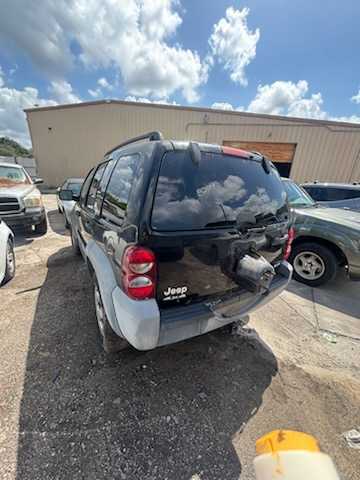 2005 Jeep Liberty Location - Chrysler - Row 43 - Stock # H52507