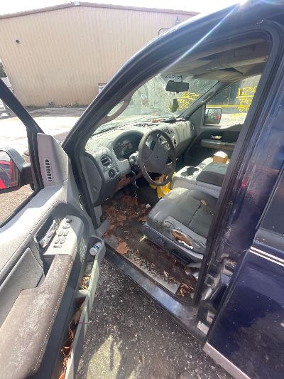 2005 Ford F-150 Location - Large Trucks & Vans - Row 31 - Stock # H52511