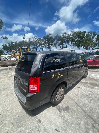 2009 Chrysler Town & Country Location - Chrysler - Row 41 - Stock # H52515