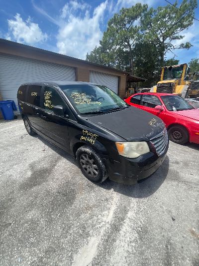 2009 Chrysler Town & Country Location - Chrysler - Row 41 - Stock # H52515