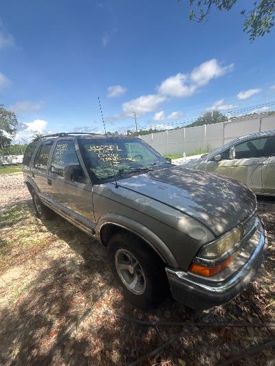 2001 Chevrolet Blazer Location - GM - Row 38 - Stock # H52564