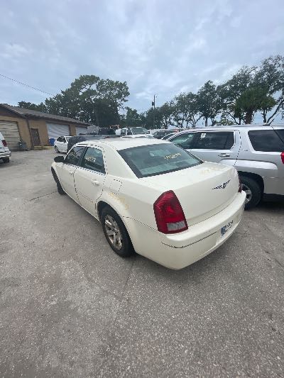 2006 Chrysler 300 Location - Chrysler - Row 41 - Stock # H52573
