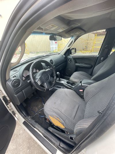 2002 Jeep Liberty Location - Chrysler - Row 42 - Stock # H52525