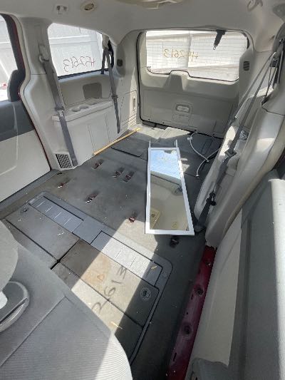 2009 Chrysler Town & Country Location - Chrysler - Row 42 - Stock # H52613