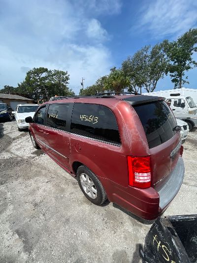 2009 Chrysler Town & Country Location - Chrysler - Row 42 - Stock # H52613