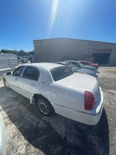 2010 Lincoln Town Car Location - Ford - Row 30 - Stock # H52671
