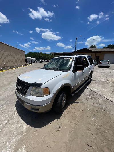 2006 Ford Expedition Location - Large Trucks & Vans - Row 48 - Stock # H52645