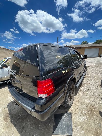 2003 Ford Expedition Location - Large Trucks & Vans - Row 33 - Stock # H52670