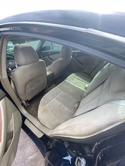 2007 Nissan Altima 2.5 FWD 4D Sedan 2.5 4cyl. Location - Imports - Row 9 - Stock # H52657