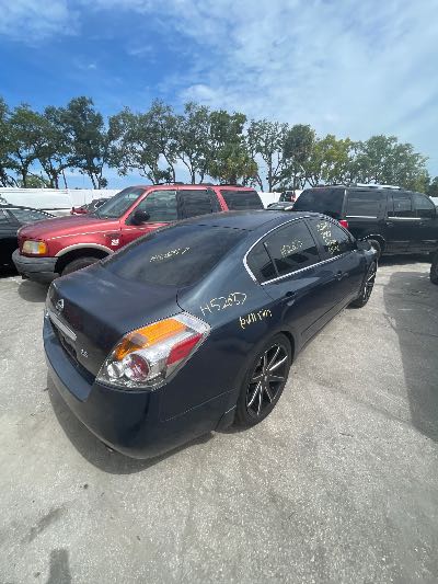 2007 Nissan Altima 2.5 FWD 4D Sedan 2.5 4cyl. Location - Imports - Row 9 - Stock # H52657