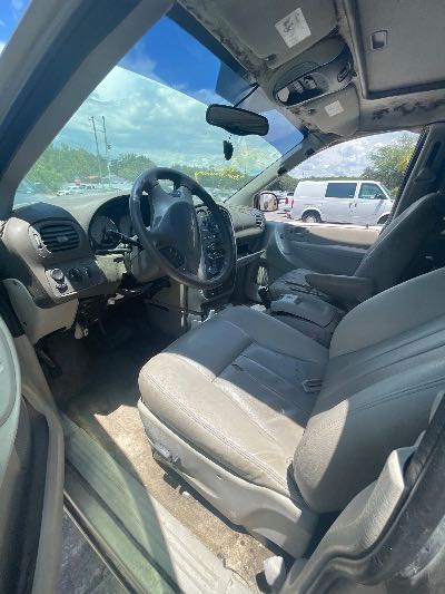 2006 Chrysler Town & Country LWB Location - Chrysler - Row 43 - Stock # H52722