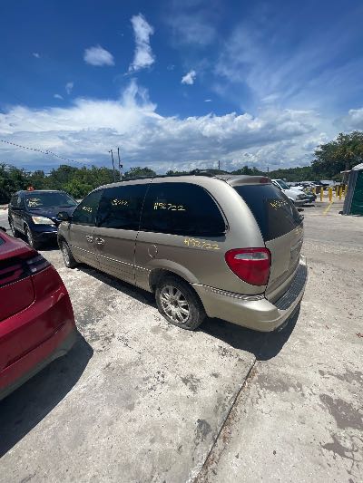2006 Chrysler Town & Country LWB Location - Chrysler - Row 43 - Stock # H52722
