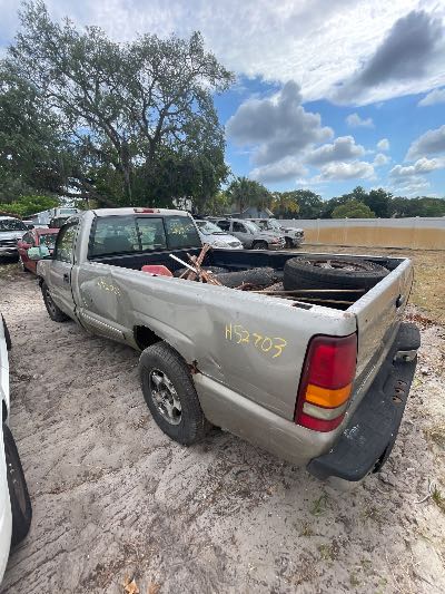 2000 Chevrolet Silverado 1500 Location - Large Trucks & Vans - Row 20 - Stock # H52703