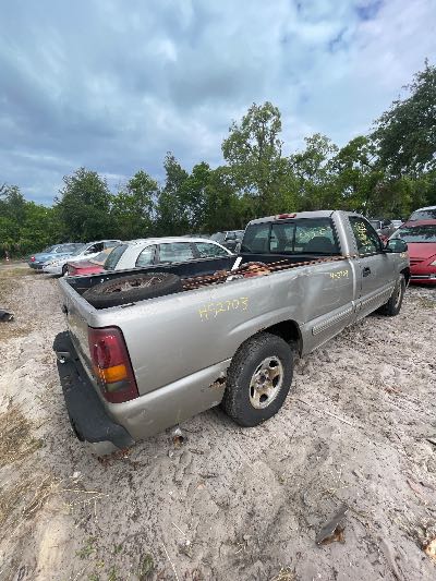 2000 Chevrolet Silverado 1500 Location - Large Trucks & Vans - Row 20 - Stock # H52703