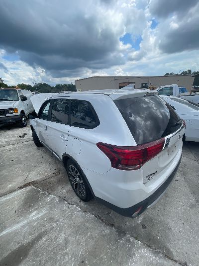 2018 Mitsubishi Outlander Location - Imports - Row 20 - Stock # H52742