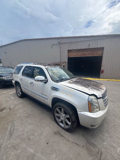 2009 Cadillac Escalade Hybrid Location - Large Trucks & Vans - Row 15 - Stock # H52766