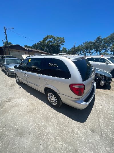2001 Chrysler Town & Country Location - Chrysler - Row 43 - Stock # H52752