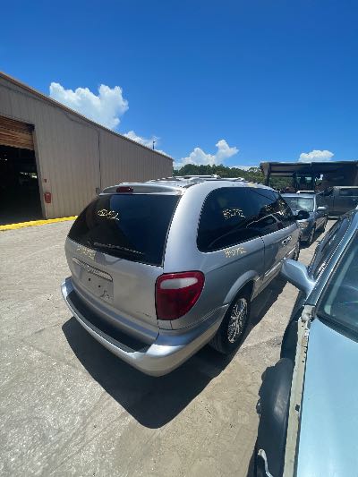 2001 Chrysler Town & Country Location - Chrysler - Row 43 - Stock # H52752