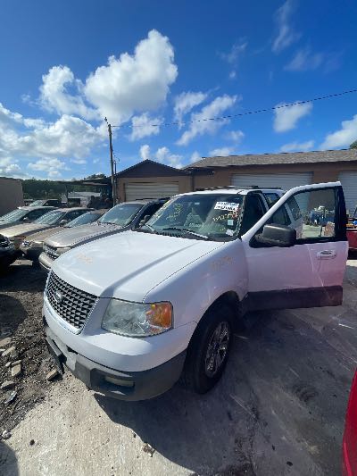 2004 Ford Expedition Location - Large Trucks & Vans - Row 48 - Stock # H52754