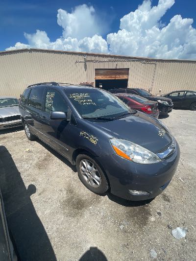 2006 Toyota Sienna Location - Imports - Row 20 - Stock # H52866