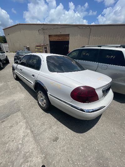 1998 Lincoln Continental Location - Ford - Row 33 - Stock # H52916