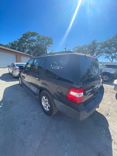 2007 Ford Expedition Location - Large Trucks & Vans - Row 49 - Stock # H52887