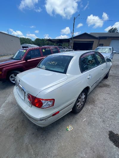 2005 Kia Amanti Location - Imports - Row 22 - Stock # H52951