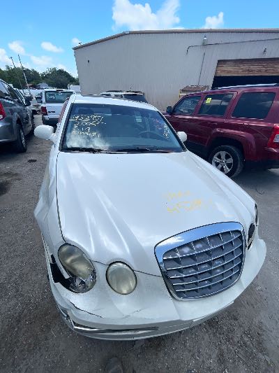 2005 Kia Amanti Location - Imports - Row 22 - Stock # H52951