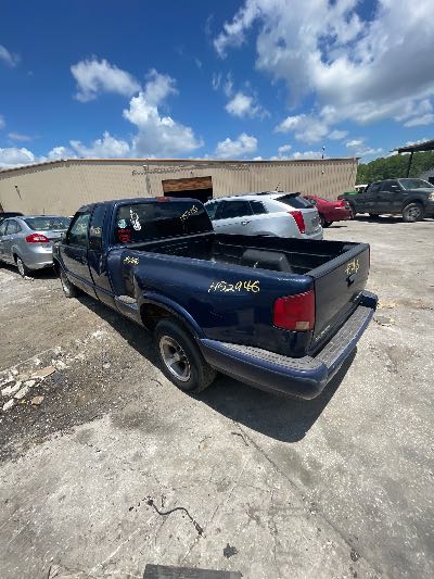 2000 Chevrolet S-10 Location - GM - Row 26 - Stock # H52946