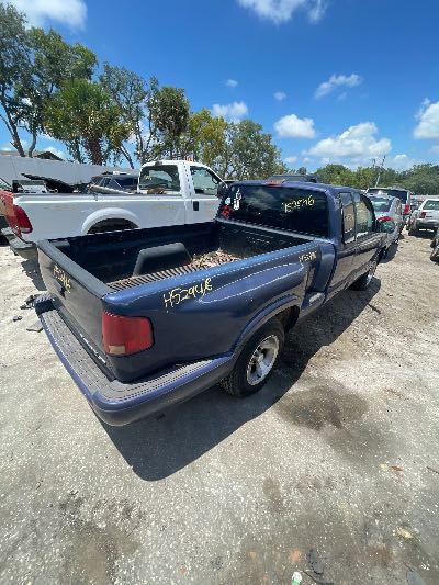 2000 Chevrolet S-10 Location - GM - Row 26 - Stock # H52946