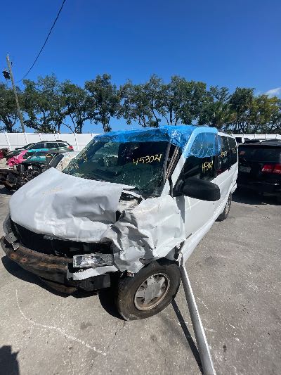 2000 GMC Safari Passenger Location - Large Trucks & Vans - Row 16 - Stock # H53021