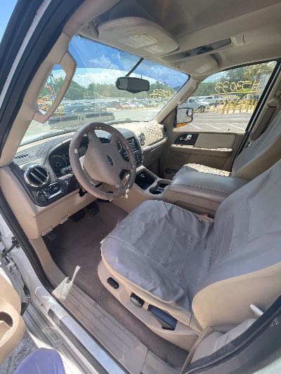 2005 Ford Expedition Location - Large Trucks & Vans - Row 15 - Stock # H53033
