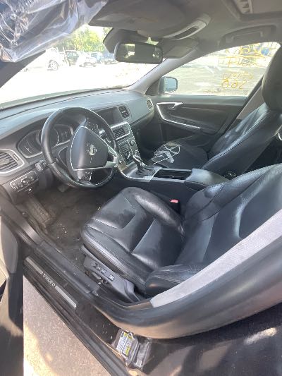 2014 Volvo S60 T5 FWD 4D Sedan 2.5 5cyl. Gasoline Location - Imports - Row 23 - Stock # H52667