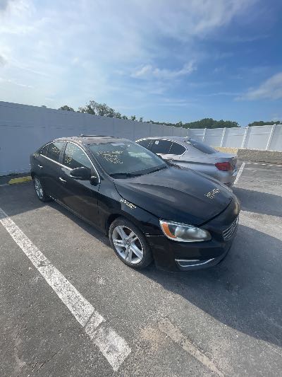 2014 Volvo S60 T5 FWD 4D Sedan 2.5 5cyl. Gasoline Location - Imports - Row 23 - Stock # H52667
