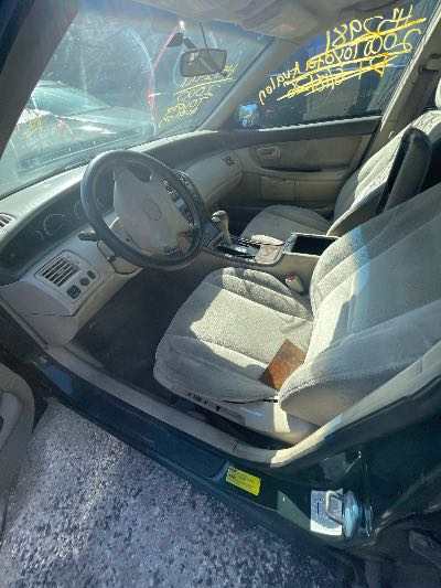 2000 Toyota Avalon Location - Imports - Row 24 - Stock # H52981