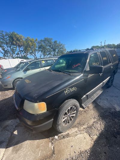 2004 Ford Expedition Location - Large Trucks & Vans - Row 18 - Stock # H53057