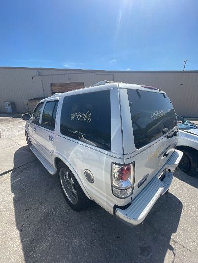 2002 Ford Expedition Location - Large Trucks & Vans - Row 15 - Stock # H53068
