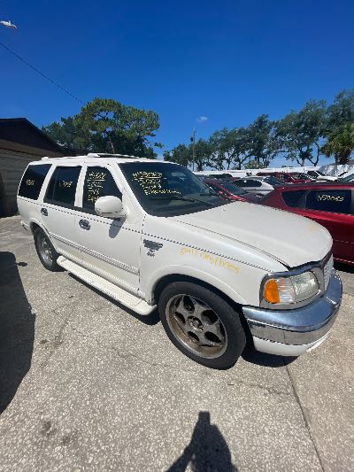 2002 Ford Expedition Location - Large Trucks & Vans - Row 15 - Stock # H53068