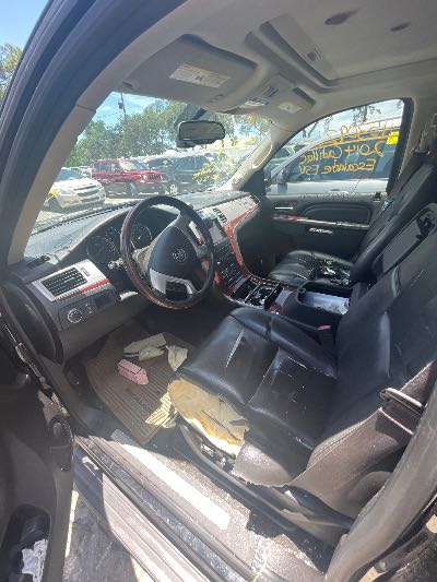 2014 Cadillac Escalade ESV Location - Large Trucks & Vans - Row 17 - Stock # H53092