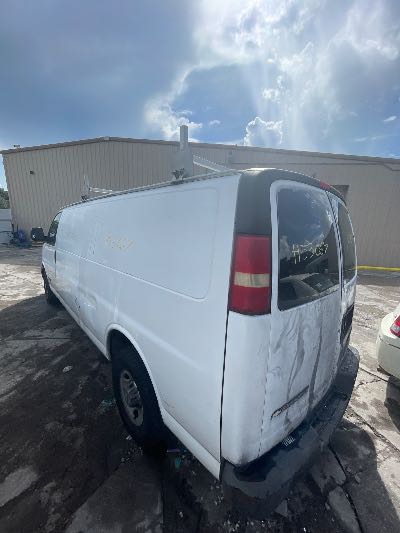 2005 Chevrolet Express Cargo Van Location - Large Trucks & Vans - Row 21 - Stock # H53067